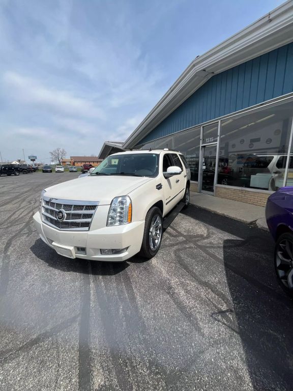 2011 CADILLAC ESCALADE $14,900