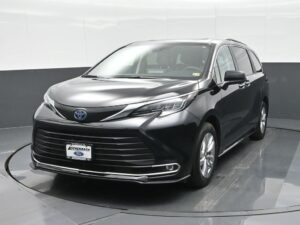 Pre-owned 2024 Toyota Sienna XLE XLE 7 Passenger $48,000
