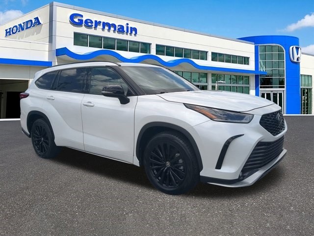 Pre-owned Toyota Highlander XSE $42,688