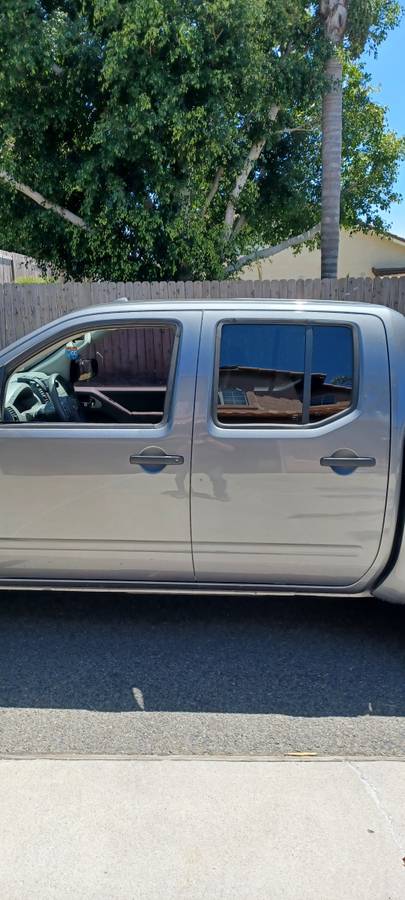 
								2018 Nissan Frontier SV Crew Cab $16,950 full									