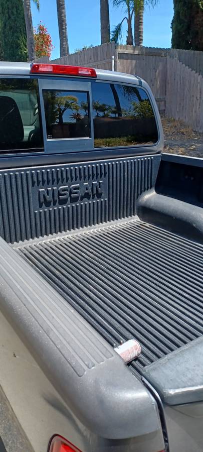 
								2018 Nissan Frontier SV Crew Cab $16,950 full									